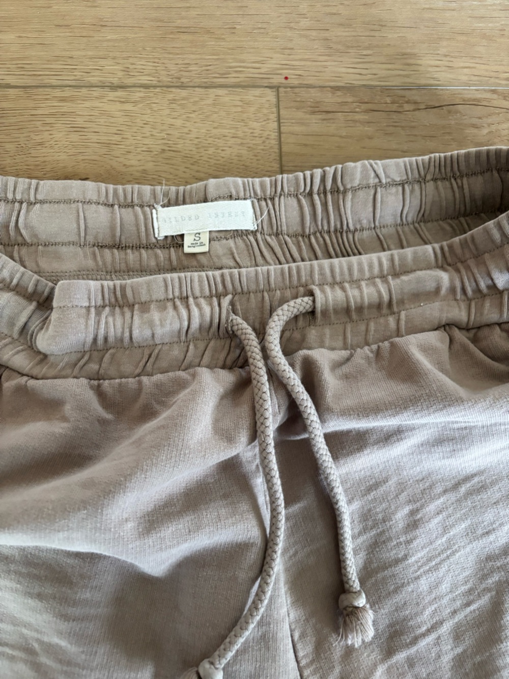 Gilded Intent Tan Elastic Waist Shorts Size Small - Picture 2 of 5